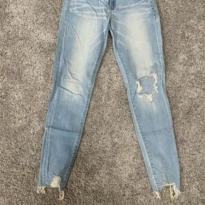 Light blue distressed jeans - 8 regular - American Eagle